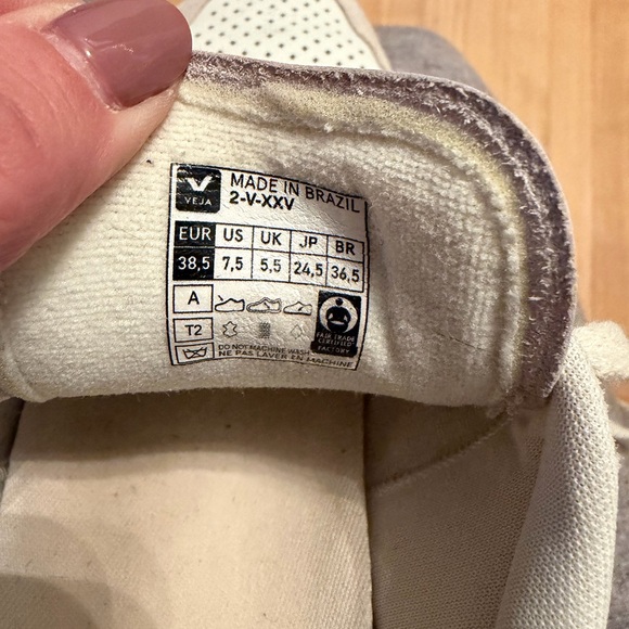 Veja Women’s Cream and Black Sneakers - Picture 7 of 8